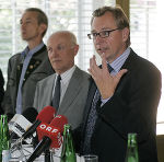 Ing. Erwin Stubenschrott (Geschäftsführer Kraft und Wärme aus Biomasse), Dr. Josef Affenzeller (AVL Graz) und LR Dr. Christian Buchmann bei der Pressekonferenz zu den steirischen Kompetenzzentren