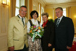Der polnische Honorarkonsul in Graz, Landesamtsdirektor a. D. Dr. Gerold Ortner erhielt von Botschafterin Univ. Prof. Dr. Irena Lipowiecz im Beisein von Landeshauptmann Waltraud Klasnic und Landtagspräsidenten Reinhold Purr das Offizierskreuz des Verdienstordens der Republik Polen (von links). Foto: Landespressedienst Der polnische Honorarkonsul in Graz, Landesamtsdirektor a. D. Dr. Gerold Ortner erhielt von Botschafterin Univ. Prof. Dr. Irena Lipowiecz im Beisein von Landeshauptmann Waltraud Klasnic und Landtagspräsidenten Reinhold Purr das Offizierskreuz des Verdienstordens der Republik Polen (von links). Foto: Landespressedienst