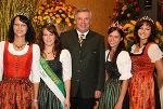 Landeshauptmann-Stv. Hermann Schützenhöfer mit steirischen Blumenhoheiten: vl. Blumenpinzessin Leni Reif, Blumenkönigin Manuela Töglhofer, Blumenkönigin Waltraut I und Blumenprinzessin Marlene Malli
