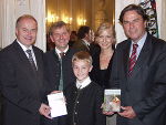 v.l.n.r.: Landesrat Johann Seitinger, Kammerpräsident Ing. Christian Mandl mit Enkerl, Ing. Angelika Ertl, Moderatorin und Meisterfloristin, und Landeshauptmann Mag. Franz Voves bei der Präsentation des neuen Imagefilms der Landarbeiterkammer. Foto: Landespressedienst, Abdruck bei Quellenangabe honorarfrei v.l.n.r.: Landesrat Johann Seitinger, Kammerpräsident Ing. Christian Mandl mit Enkerl, Ing. Angelika Ertl, Moderatorin und Meisterfloristin, und Landeshauptmann Mag. Franz Voves bei der Präsentation des neuen Imagefilms der Landarbeiterkammer. Foto: Landespressedienst, Abdruck bei Quellenangabe honorarfrei
