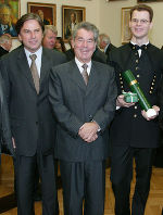 Landeshauptmann Mag. Franz Voves, Bundespräsident Dr. Heinz Fischer und sub auspiciis praesidentis-Promovent Dr. Dipl.-Ing. Florian Grün beim Festakt in der Montanuniversität Leoben. Foto: Freisinger, Leoben, Abdruck bei Quellenangabe honorarfrei Landeshauptmann Mag. Franz Voves, Bundespräsident Dr. Heinz Fischer und sub auspiciis praesidentis-Promovent Dr. Dipl.-Ing. Florian Grün beim Festakt in der Montanuniversität Leoben. Foto: Freisinger, Leoben, Abdruck bei Quellenangabe honorarfrei