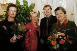 (von links) Dr. Barbara Kaiser mit Wissenschaftslandesrätin Mag. Kristina Edlinger-Ploder, Univ.-Prof. Dipl.-Ing. Dr. Hansjörg Albrecher und Univ.-Prof Dr. Irmtraud Fischer. Foto: Nina Krok