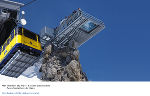 Gondel der Dachstein-Südwand-Bahn direkt unter der Bergstation mit ihrem „Sky Walk“. Foto: Dachstein / Raffalt 