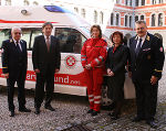 v.l.: Samariterbund-Präsident Landtagsabgeordneter a.D. Kurt Gennaro, Landeshauptmann Mag. Franz Voves mit einer Samariter-Mitarbeiterin und der Steiermark-Vertreterin von Novomatic, Patricia Polanz sowie dem geschäftsführenden Präsidenten des Samariterbundes, Peter Scherling, bei der Übergabe des neuen Einsatzfahrzeuges im Hof des ehemaligen Priesterseminars in Graz. Foto: Landespressedienst v.l.: Samariterbund-Präsident Landtagsabgeordneter a.D. Kurt Gennaro, Landeshauptmann Mag. Franz Voves mit einer Samariter-Mitarbeiterin und der Steiermark-Vertreterin von Novomatic, Patricia Polanz sowie dem geschäftsführenden Präsidenten des Samariterbundes, Peter Scherling, bei der Übergabe des neuen Einsatzfahrzeuges im Hof des ehemaligen Priesterseminars in Graz. Foto: Landespressedienst