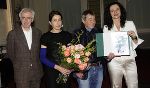 v.r.n.l.: Mag. DDr. Gabriele Russ, Jorrit Tornquist mit Gattin Rosella und Peter Pakesch, bei der Verleihung in der Alten Universität Graz. Foto Christa Strobl
