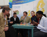 v.l.: Bundesministerin Dr. Claudia Schmied spielt gemeinsam mit Sven, Emsad, Landeshauptmann Mag. Franz Voves, Desiree Koller (Ludovico) und Wisdom das Spiel „Café International Junior“. Foto: Frankl; Abdruck bei Quellenangabe honorarfrei. v.l.: Bundesministerin Dr. Claudia Schmied spielt gemeinsam mit Sven, Emsad, Landeshauptmann Mag. Franz Voves, Desiree Koller (Ludovico) und Wisdom das Spiel „Café International Junior“. Foto: Frankl; Abdruck bei Quellenangabe honorarfrei.