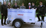 v.l.n.r.: Klubobmann Walter Kröpfl, Präsident des Zivilschutzverbandes, Dietmar Lederhaas, Stv. Ge-schäftsführer des Zivilschutzverbandes, Landeshauptmann Mag. Franz Voves, Landesfeuerwehrkom-mandant Albert Kern, Dr. Kurt Kalcher, Leiter der Fachabteilung 7B – Katastrophenschutz, Mag. Wolfgang Hübel, Berufsfeuerwehr Graz und Branddirektor Dr. Otto  Meisenberger bei der Überrei-chung der Anhänger gestern Mittag im Grazer Burggarten