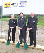 v.l.n.r.: Dr. Rudolf Jurak, Vorstandsvorsitzender der Breitenfeld AG, Landeshauptmann Mag. Franz Voves und Ing. Herbert Buhl, stellvertretender Vorstandsvorsitzender der Breitenfeld AG, beim Spatenstich. Foto Landespressedienst v.l.n.r.: Dr. Rudolf Jurak, Vorstandsvorsitzender der Breitenfeld AG, Landeshauptmann Mag. Franz Voves und Ing. Herbert Buhl, stellvertretender Vorstandsvorsitzender der Breitenfeld AG, beim Spatenstich. Foto Landespressedienst