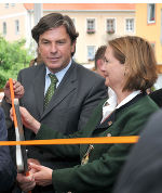v.l.n.r.: Landeshauptmann Mag. Franz Voves und Landesrätin Dr. Bettina Vollath bei der Eröffnung des neuen Gästehauses v.l.n.r.: Landeshauptmann Mag. Franz Voves und Landesrätin Dr. Bettina Vollath bei der Eröffnung des neuen Gästehauses