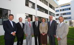 Von links: Landessanitätsdirektor Dr. Odo Feenstra und sein „Nachbar“, Landesveterinärdirektor Dr. Peter Wagner, Landesamtsdirektor Dr. Gerhard Ofner, Fachabteilung 8A-Leiter und vom Palais Trauttmansdorff übersiedelt Dr. Dietmar Müller, die für die Umsiedelung zuständige Abteilung 2-Leiterin Mag. Christine Klug, Gesundheitslandesrat Mag. Helmut Hirt und Direktor Fritz Gande von der SOB-Bauträger GmbH. Foto: Robert Frankl Von links: Landessanitätsdirektor Dr. Odo Feenstra und sein „Nachbar“, Landesveterinärdirektor Dr. Peter Wagner, Landesamtsdirektor Dr. Gerhard Ofner, Fachabteilung 8A-Leiter und vom Palais Trauttmansdorff übersiedelt Dr. Dietmar Müller, die für die Umsiedelung zuständige Abteilung 2-Leiterin Mag. Christine Klug, Gesundheitslandesrat Mag. Helmut Hirt und Direktor Fritz Gande von der SOB-Bauträger GmbH. Foto: Robert Frankl