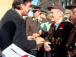 Verdiente Mitglieder der Freiwilligen Feuerwehr Leibnitz wurden von Landeshauptmann Mag. Franz Voves ausgezeichnet. Fotos: FF Leibnitz; Abdruck bei Quellenangabe honorarfrei. Verdiente Mitglieder der Freiwilligen Feuerwehr Leibnitz wurden von Landeshauptmann Mag. Franz Voves ausgezeichnet. Fotos: FF Leibnitz; Abdruck bei Quellenangabe honorarfrei.