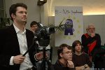 Per "livestream" wurde die Veranstaltung ins Internet übertragen. StudentInnen der FH Joanneum moderierten den Chat und nahmen eigenes Videomaterial auf. © Land Steiermark / Abdruck honorarfrei. Per "livestream" wurde die Veranstaltung ins Internet übertragen. StudentInnen der FH Joanneum moderierten den Chat und nahmen eigenes Videomaterial auf.
