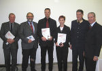 Walter Leitner, KSÖ-Generalsekretär Alexander Hirschfeld, Günter Vollmann, Nicole Pfeifer, Landespolizeikommandant Generalmajor Peter Klöbl und Mag. Gerhard Widmann. © Foto: Landespressedienst Walter Leitner, KSÖ-Generalsekretär Alexander Hirschfeld, Günter Vollmann, Nicole Pfeifer, Landespolizeikommandant Generalmajor Peter Klöbl und Mag. Gerhard Widmann.