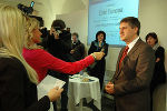 Zahlreiche Medien nutzten die Möglichkeit für ein Interview mit dem Minister. Zahlreiche Medien nutzten die Möglichkeit für ein Interview mit dem Minister.