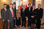 Die polnische Delegation mit LH Voves und der 2. Präsidentin des Landtag Steiermark Walburga Beutl sowie Honorarkonsul Ortner (2.v.l.) im Weißen Saal der Grazer Burg Die polnische Delegation mit LH Voves und der 2. Präsidentin des Landtag Steiermark Walburga Beutl sowie Honorarkonsul Ortner (2.v.l.) im Weißen Saal der Grazer Burg