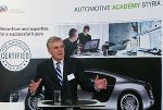Heinrich Stuckenschneider bei seinem Vortrag im Rahmen der Automotive Open University im Medienzentrum Steiermark