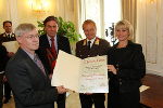 v.l.n.r. Vertreter der Tischlerei Wegerer GmbH; Siegfried Wegerer wird von Mag. Franz Voves, Landesfeuerwehrkommandant Albert Kern und  LH WK-Vizepräsidentin Mag. Regina Friedrich augezeichnet
