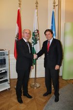 Zu Gast bei LH Voves: Botschafter Dr. Sabri Kiqmari aus dem Kosovo. © Landespressedienst/ Foto bei Quellenangabe honorarfrei Zu Gast bei LH Voves: Botschafter Dr. Sabri Kiqmari aus dem Kosovo.