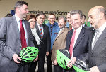 v.l.: Jörg Leichtfried, Hella Ranner, LH Voves, Janez Potocnik, Johannes Hahn, Oswin Kois, Günther Öttinger und LR Wegscheider machten Werbung für sanfte Mobilität und E-Bikes; Fotos bei Quellenangabe honorarfrei © Steiermark-Büro Brüssel / Alexander Louvet - ALC Productions (honorarfrei) v.l.: Jörg Leichtfried, Hella Ranner, LH Voves, Janez Potocnik, Johannes Hahn, Oswin Kois, Günther Öttinger und LR Wegscheider machten Werbung für sanfte Mobilität und E-Bikes; Fotos bei Quellenangabe honorarfrei
