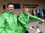 Strahlende Sieger beim e-Bike-Rennen in Brüssel: Europaparlamentarier Jörg Leichtfried (links) und TU-Rektor Hans Sünkel (rechts) © Steiermark-Büro Brüssel / Powershoots (honorarfrei) Strahlende Sieger beim e-Bike-Rennen in Brüssel: Europaparlamentarier Jörg Leichtfried (links) und TU-Rektor Hans Sünkel (rechts)
