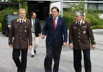 LH Voves mit Landesfeuerwehrchefs Albert Kern (li) und Gustav Scherz (re). LH Voves mit Landesfeuerwehrchefs Albert Kern (li) und Gustav Scherz (re).