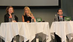 Redakteurin Claudia Gigler, Bildungslandesrätin Elisabeth Grossmann und Kleine-Chefredakteur-Stellvertreter Thomas Götz zeigten sich beeindruckt von den jungen Zeitungsmachern. © Fotos: Landespressedienst; bei Quellenangabe honorarfrei Redakteurin Claudia Gigler, Bildungslandesrätin Elisabeth Grossmann und Kleine-Chefredakteur-Stellvertreter Thomas Götz zeigten sich beeindruckt von den jungen Zeitungsmachern.