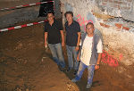 Dozent Manfred Lehner, Baukoordinator Roman Langmann und Baggerfahrer Burkhard Egger. © Landespressedienst Dozent Manfred Lehner, Baukoordinator Roman Langmann und Baggerfahrer Burkhard Egger.