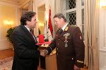 LH Voves verleiht Franz Herg das Goldene Verdienstzeichen der Republik Österreich