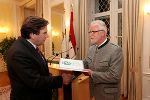 LH Voves mit Oberschulrat Gerold Jaklitsch