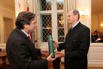 LH Voves mit Medizinalrat Erwin Schönauer
