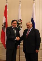 Der russische Botschafter Sergej Netschajew (r.) zu Besuch bei LH Franz Voves in der Grazer Burg © Foto: Landespressedienst Steiermark (honorarfrei bei Quellenangabe)