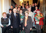 Landeshauptmann Waltraud Klasnic mit den Trägern der Humanitas-Medaillen 2004. Foto: Stuhlhofer/Wolf. Landeshauptmann Waltraud Klasnic mit den Trägern der Humanitas-Medaillen 2004. Foto: Stuhlhofer/Wolf.