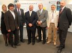 Die transatlantische Diskussion wurde gemeinsam mit der Botschaft der USA in Wien, der Österreichisch-Amerikanischen Gesellschaft für Steiermark und der FA1E organisiert. Von links: Silvia Millner (Europaabteilung, Land Steiermark), Karl Heinz Lesch (Stadt Graz), Univ.-Prof. Reinhard Rack; John Sottong (Environmental Protection Agency, U.S.A.), Univ.-Prof. Walter Hölbling (Präsident der Österr.-Amerik. Gesellschaft f. Stmk), Univ.-Prof. Wolfgang Kromp, Risikoforscher von der BOKU Wien und Erich Korzinek, interimistischer Leiter der Fachabteilung Europa und Außenbeziehungen, Land Steiermark. © Alle Fotos: EuropeDirect Steiermark / JB Die transatlantische Diskussion wurde gemeinsam mit der Botschaft der USA in Wien, der Österreichisch-Amerikanischen Gesellschaft für Steiermark und der FA1E organisiert. Von links: Silvia Millner (Europaabteilung, Land Steiermark), Karl Heinz Lesch (Stadt Graz), Univ.-Prof. Reinhard Rack; John Sottong (Environmental Protection Agency, U.S.A.), Univ.-Prof. Walter Hölbling (Präsident der Österr.-Amerik. Gesellschaft f. Stmk), Univ.-Prof. Wolfgang Kromp, Risikoforscher von der BOKU Wien und Erich Korzinek, interimistischer Leiter der Fachabteilung Europa und Außenbeziehungen, Land Steiermark.