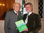 (links) Univ.-Prof. Hofrat Dr. Othmar Pickl, Hofrat Dr. Joseph F. Desput . Foto: Landespressedienst