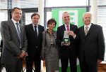Vorstandsdirektor Olaf Kieser, LH Franz Voves, Renate Kois, Vorstandsdirektor Oswin Kois und Aufsichtsratsvorsitzender Peter Schachner-Blazizek, v.l. © Energie Steiermark Vorstandsdirektor Olaf Kieser, LH Franz Voves, Renate Kois, Vorstandsdirektor Oswin Kois und Aufsichtsratsvorsitzender Peter Schachner-Blazizek, v.l.