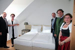 LAbg. Manfred Kainz, Elfriede Messner, Bgm. Walter Eichmann, LH Franz Voves, Eva Langmann (Hotel Stainzerhof) (v. l.) © Messner; bei Quellenangabe honorarfrei LAbg. Manfred Kainz, Elfriede Messner, Bgm. Walter Eichmann, LH Franz Voves, Eva Langmann (Hotel Stainzerhof) (v. l.)