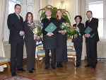 von links: Eric und Univ.-Prof. Dr. Marianne Hilf, Vizerektor Univ.-Prof. Dr. Martin Polaschek mit Lebensgefährtin Mag. Ulrike Walther, Univ.-Prof. Dipl.-Ing. Dr. Jakob Woisetschläger mit Gattin Mag. Karin Woisetschläger. Fotos: Landespressedienst.
