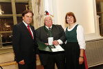 Gruppenbild mit dem geehrten Helmut Strunz