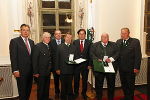 Gruppenbild mit dem geehrten Helmut Strunz