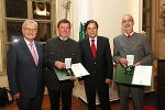Gruppenbild mit dem geehrten Johann Tauchmann