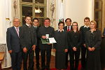 Gruppenbild mit dem geehrten Johann Tauchmann