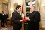 LH Voves überreicht Herbert Janisch die Goldene Medaille für Verdienste um die Republik Österreich