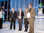 Überreichung des Alpen-Adria Tourismuspreis “Jakob 2012“ an den Naturpark Zirbitzkogel¬Grebenzen (von links): Juryvorsitzender Prof. Janez Bogataj, Projektleiterin Elisabeth Schitter, die Direktorin des Slowenischen Tourismusverbandes, Maja Pak und der Initiatior von "Natur Lesen Lernen", Günther Karner © Naturpark Zirbitzkogel-Grebenzen - Nutzung bei Quellenangabe honorarfrei