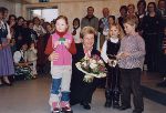 Landeshauptmann Waltraud Klasnic mit steirischen und Salzburger Mädchen und Buben des renovierten Kindergartens und ... Landeshauptmann Waltraud Klasnic mit steirischen und Salzburger Mädchen und Buben des renovierten Kindergartens und ...