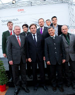 Die steirische Delegation wurde angeführt von LH-Vize Schützenhöfer, LH Voves und LR Gerhard Kurzmann (erste Reihe von links). © Fotos: Land Steiermark/camera-obscura.at; bei Quellenangabe honorarfrei Die steirische Delegation wurde angeführt von LH-Vize Schützenhöfer, LH Voves und LR Gerhard Kurzmann (erste Reihe von links).