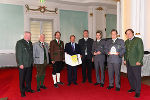 Landeshauptmann Voves, Landeshauptmann-Stellvertreter Schützenhöfer, Blasmusikverbandsobmann Wiedenhofer und Landeskapellmeister Rechberger mit den Vertretern des Musikverein Rothenthurm - St.Peter ob Judenburg