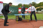 LH Voves und Bgm. Nagl zeigten ihr sportliches Talent vor den strengen Augen von ASKÖ-Präsident Widmann. © steiermark.at (Foto Fischer); bei Quellenangabe honorarfrei LH Voves und Bgm. Nagl zeigten ihr sportliches Talent vor den strengen Augen von ASKÖ-Präsident Widmann.