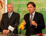 Voves und Schützenhöfer bei der Präsentation des Doppelbudgets 2013/14 im Weißen Saal der Grazer Burg, v.l. © steiermark.at / Leiss Voves und Schützenhöfer bei der Präsentation des Doppelbudgets 2013/14 im Weißen Saal der Grazer Burg, v.l.