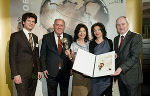 Energy Globe Gesamtsieger: Christian Sakulin, LH.-Stv. Siegfried Schrittwieser, Bettina Reichl und Susanne Meininger vom Verpackungszentrum Graz und LR Johann Seitinger (v.l.) © Foto: Werner Krug; bei Quellenangabe honorarfrei