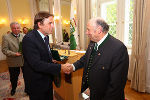 LH Voves verlieh Gerhard Pletz das Großes Ehrenzeichen des Landes Steiermark.